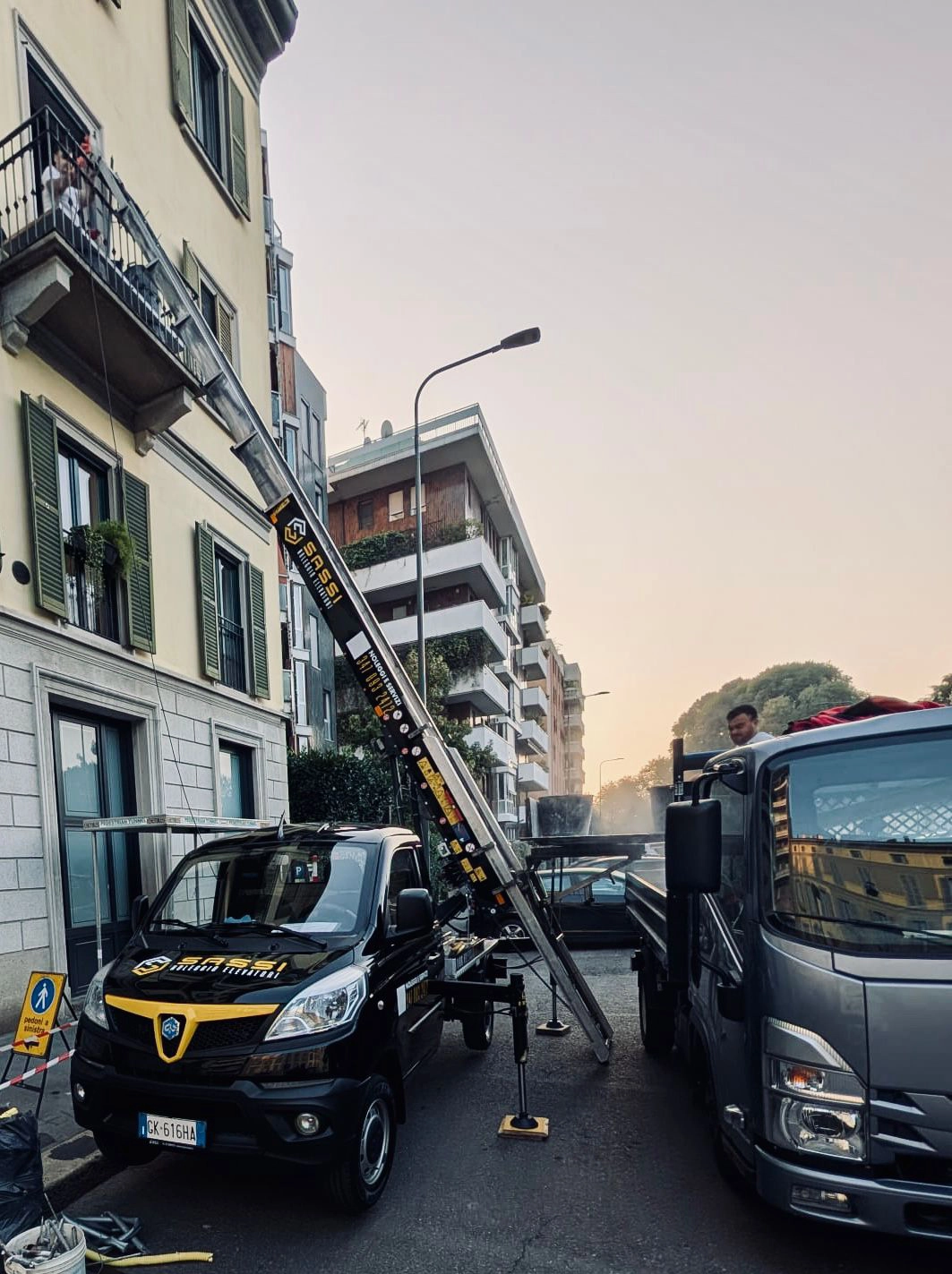 Smaltimento macerie + noleggio con operatore